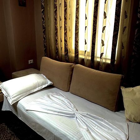 Midtown Cozy Apartment 地拉那 外观 照片