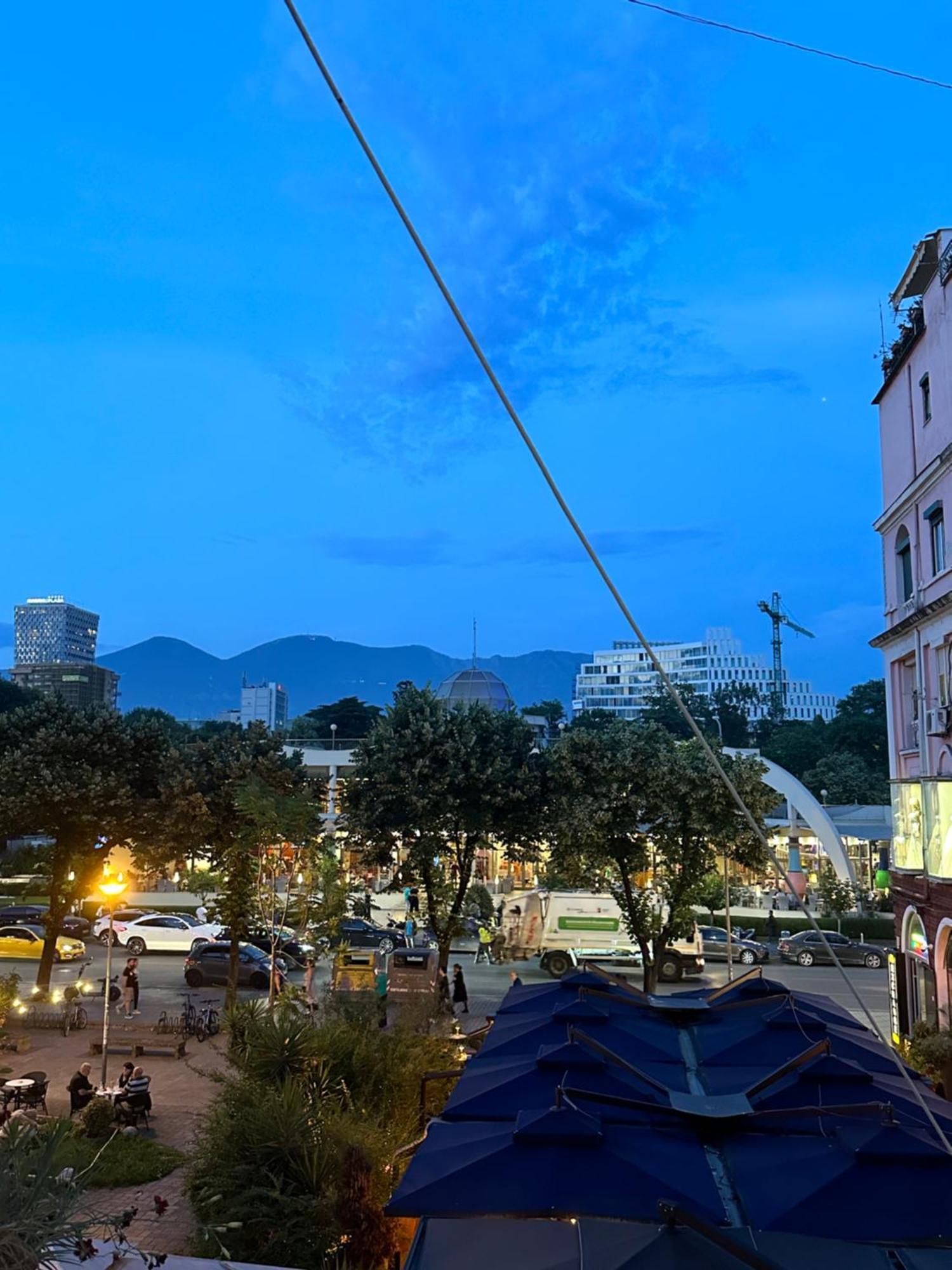 Midtown Cozy Apartment 地拉那 外观 照片